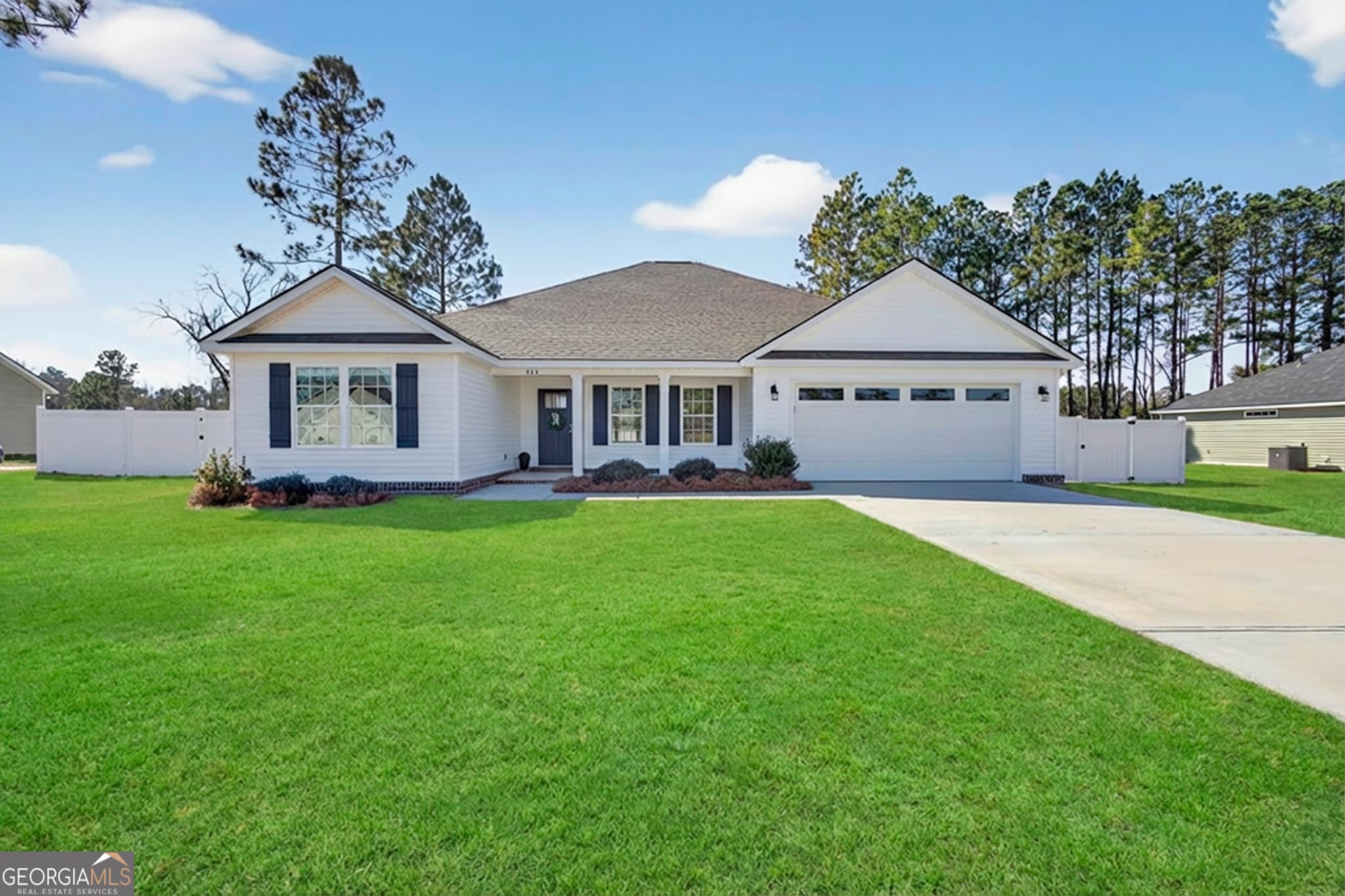 4 bedroom, 2 bathroom single family residence sold at 303 Tallulah Bend, Ellabell, GA 31308