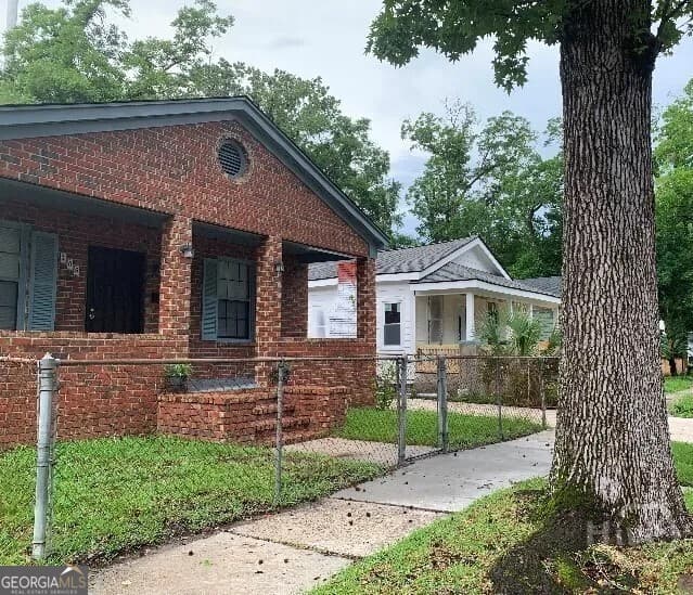 3 bedroom, 2 bathroom single family residence for sale at 708 E 32nd Street, Savannah, GA 31401 — photo 1 of 19
