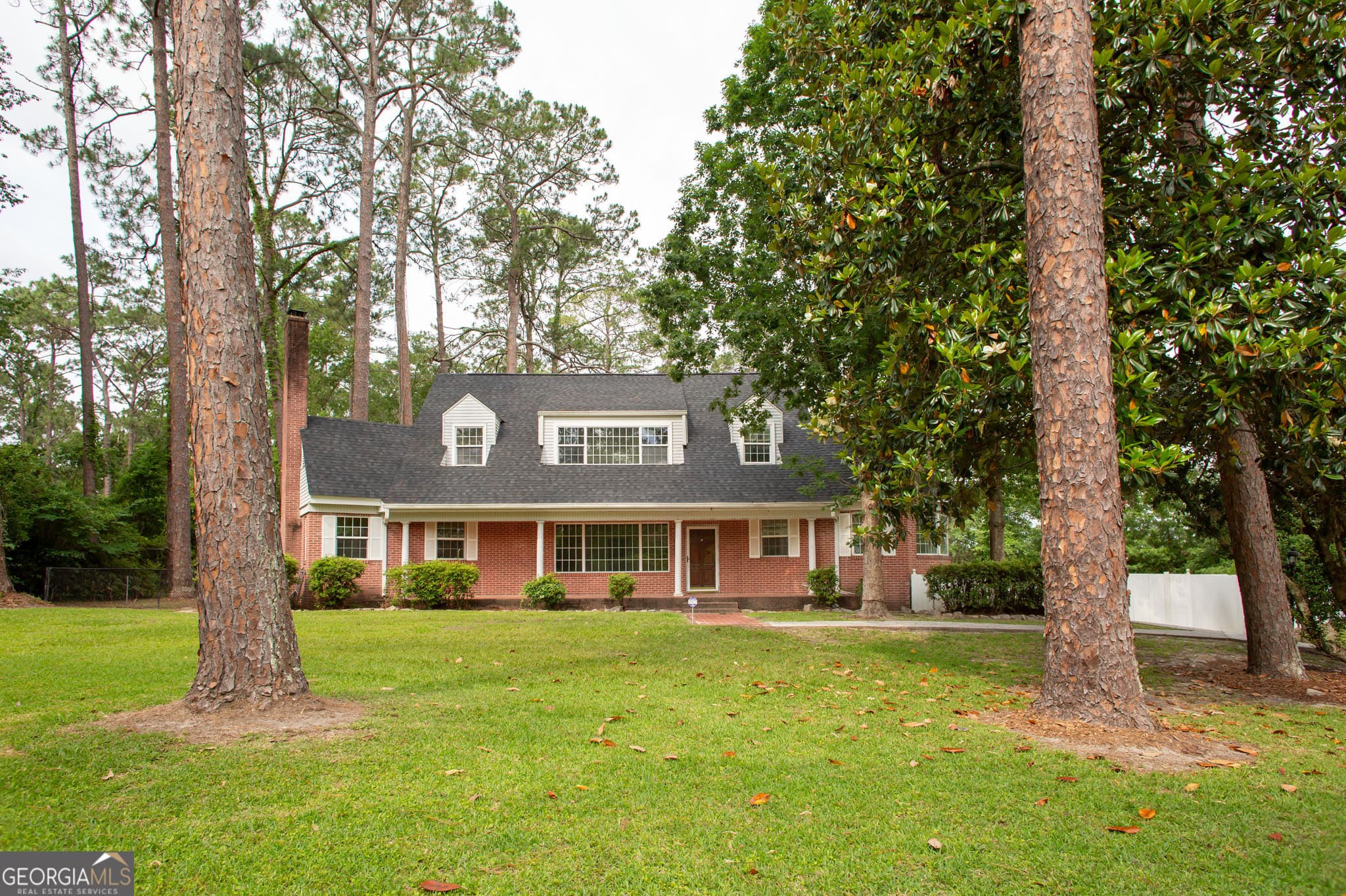 4 bedroom, 3 bathroom, 2,898 sq ft single family residence for sale at 1701 Satilla Boulevard, Waycross, GA 31501 — photo 2