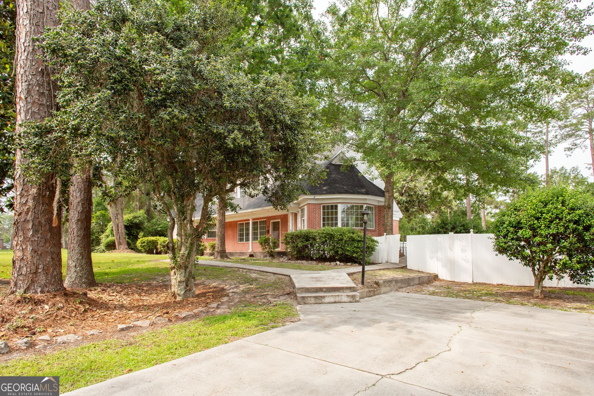 4 bedroom, 3 bathroom, 2,898 sq ft single family residence for sale at 1701 Satilla Boulevard, Waycross, GA 31501 — photo 5