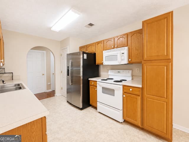 3 bedroom, 2 bathroom, 1,521 sq ft single family residence for sale at 4662 Huff Park Court, Snellville, GA 30039 — photo 5