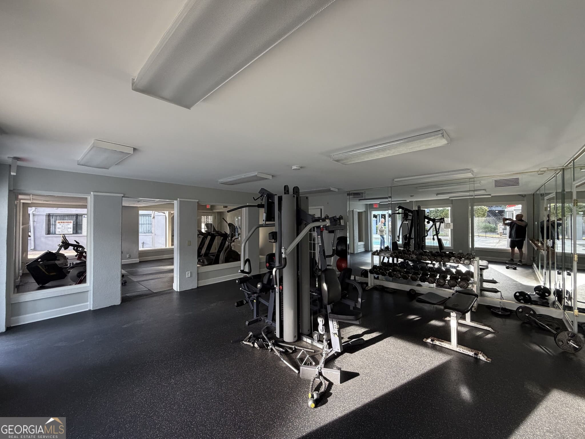 1 bedroom, 1 bathroom, 629 sq ft condominium for sale at 418 Granville Court, Atlanta, GA 30328 — photo 5