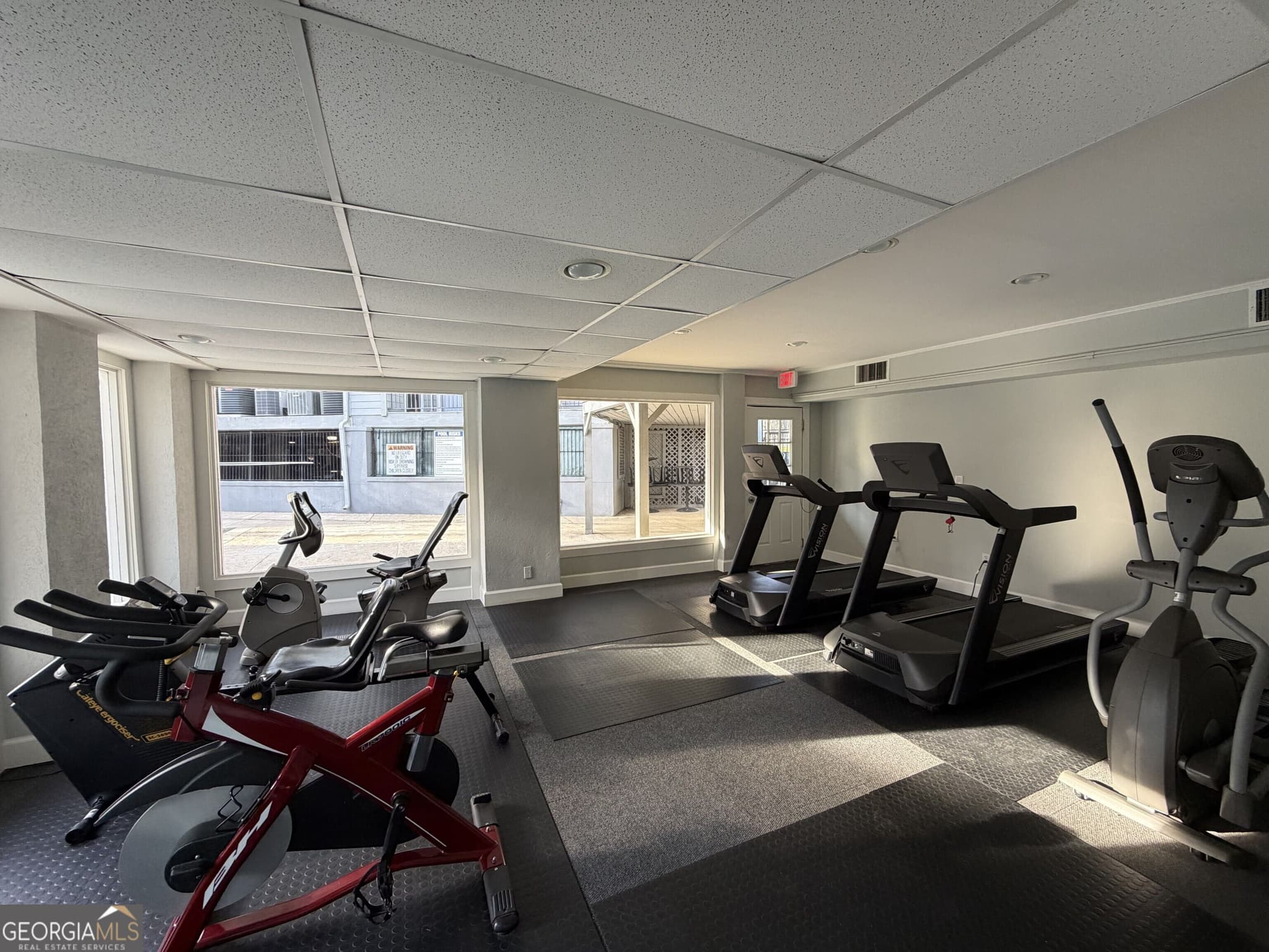 1 bedroom, 1 bathroom, 629 sq ft condominium for sale at 418 Granville Court, Atlanta, GA 30328 — photo 8