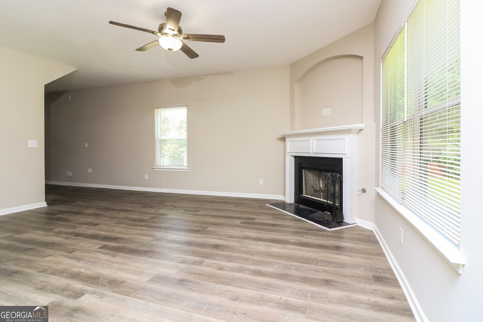4 bedroom, 2.5 bathroom, 2,378 sq ft single family residence for sale at 7478 Absinth Drive, Atlanta, GA 30349 — photo 6