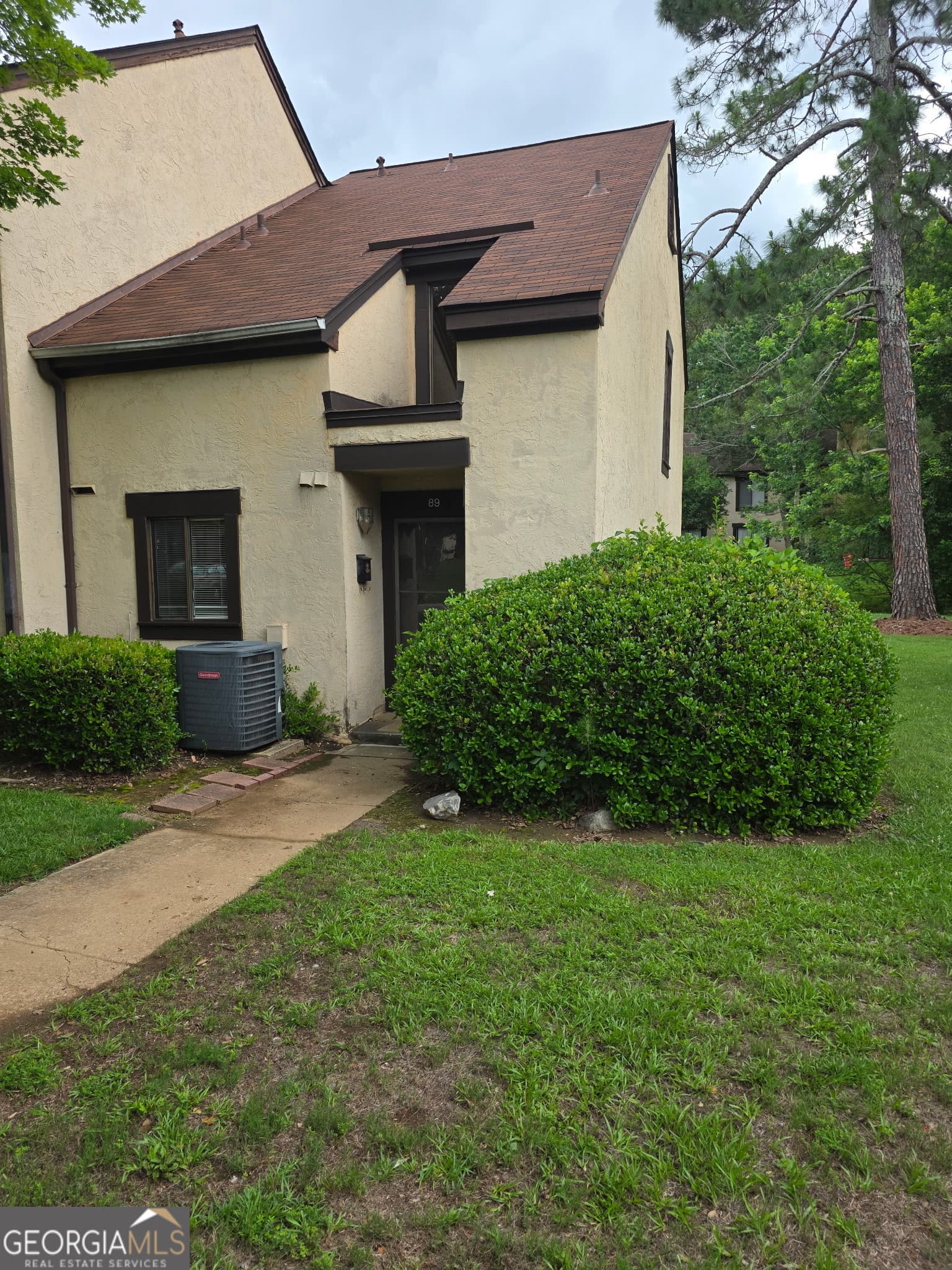 2 bedroom, 1.5 bathroom, 1,250 sq ft duplex for rent at 89 Tiburon Court, Lithonia, GA 30038 for $1,400 a month — photo 1 of 10