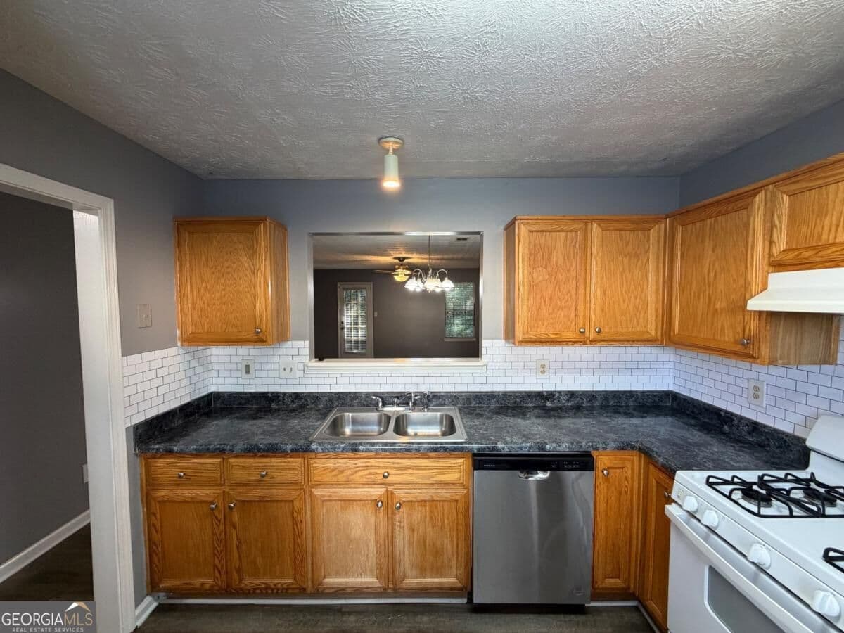 2 bedroom, 2.5 bathroom, 1,206 sq ft townhouse for rent at 3123 Fields Drive, Lithonia, GA 30038 for $1,500 a month — photo 7