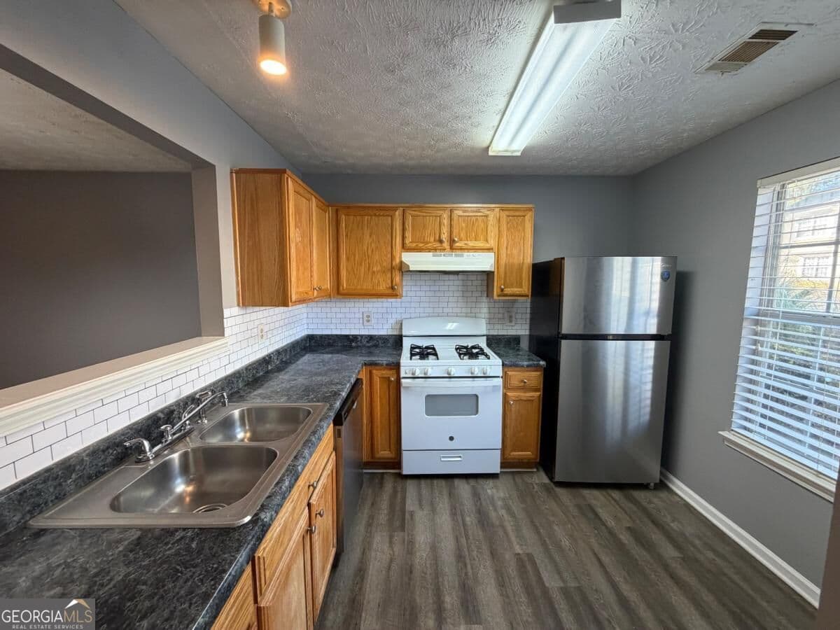 2 bedroom, 2.5 bathroom, 1,206 sq ft townhouse for rent at 3123 Fields Drive, Lithonia, GA 30038 for $1,500 a month — photo 5