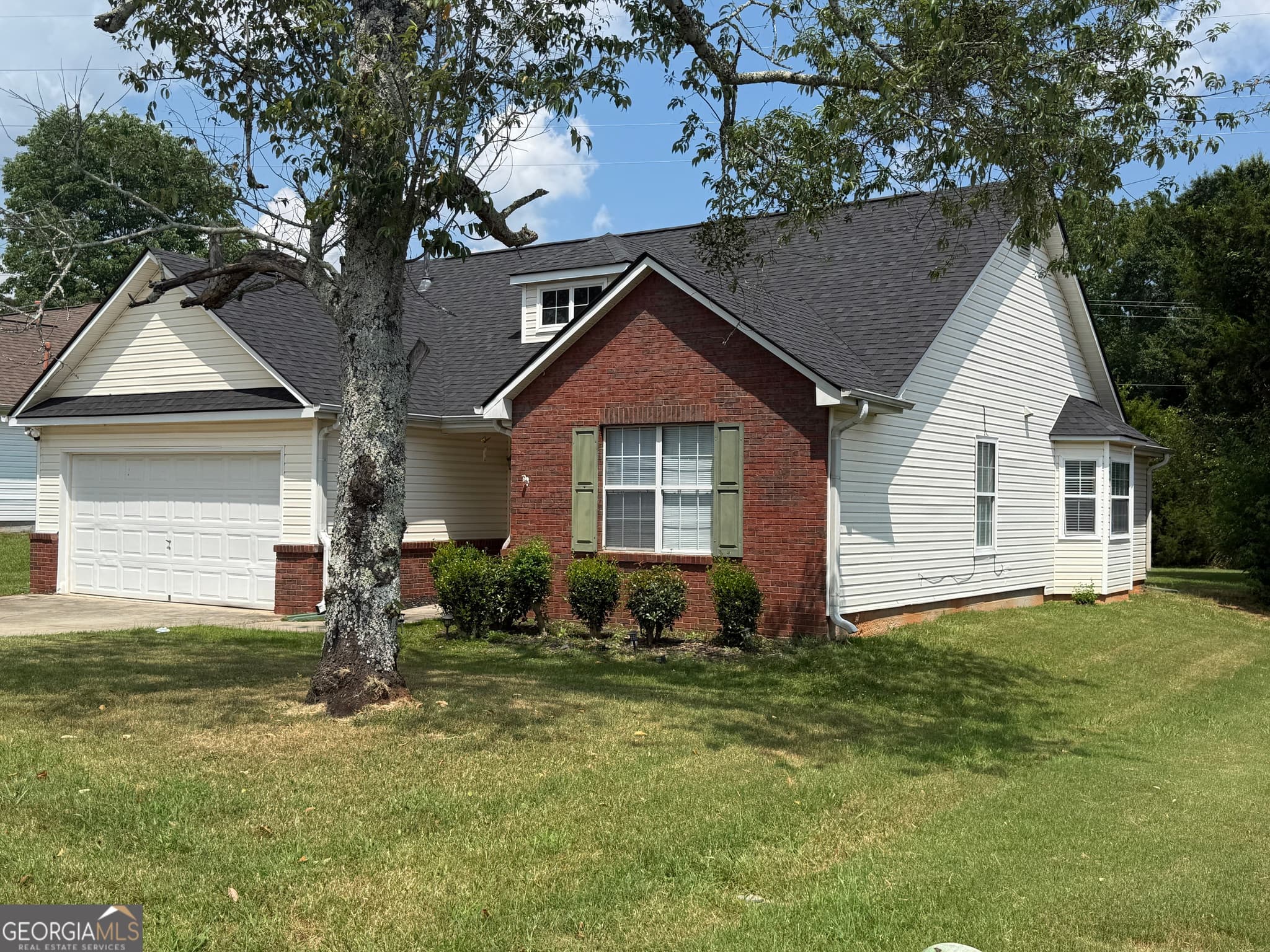 3 bedroom, 2 bathroom, 1,395 sq ft single family residence for sale at 8160 Chapman Terrace, Mcdonough, GA 30252 — photo 2