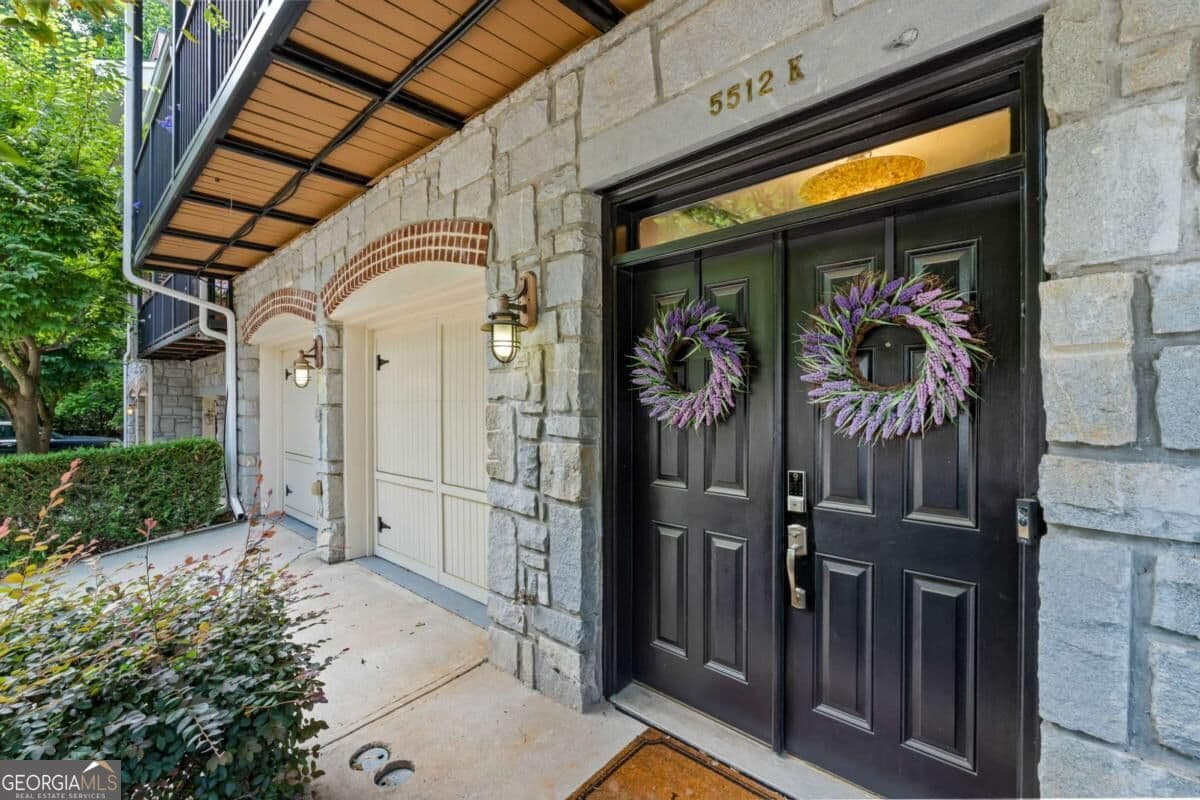 5 bedroom, 4 bathroom, 3,890 sq ft townhouse for sale at 5512 Glenridge Drive K, Atlanta, GA 30342 — photo 3