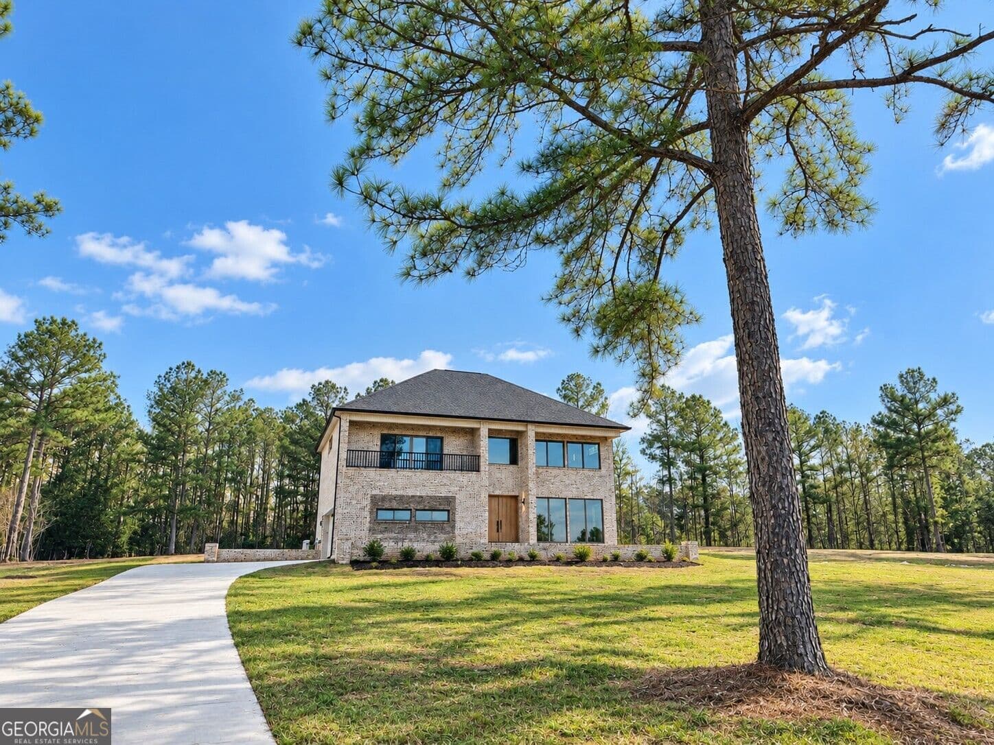 4 bedroom, 4 bathroom, 3,417 sq ft single family residence under contract at 140 Champions Drive, Forsyth, GA 31029