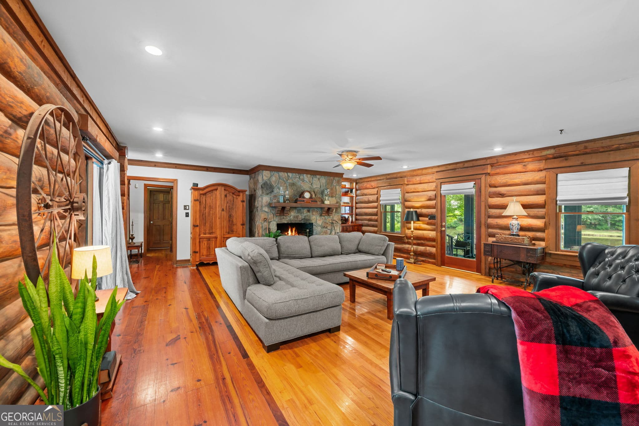 3 bedroom, 3.5 bathroom, 3,033 sq ft single family residence for sale at 261 McIntosh Circle, Jackson, GA 30233 — photo 6