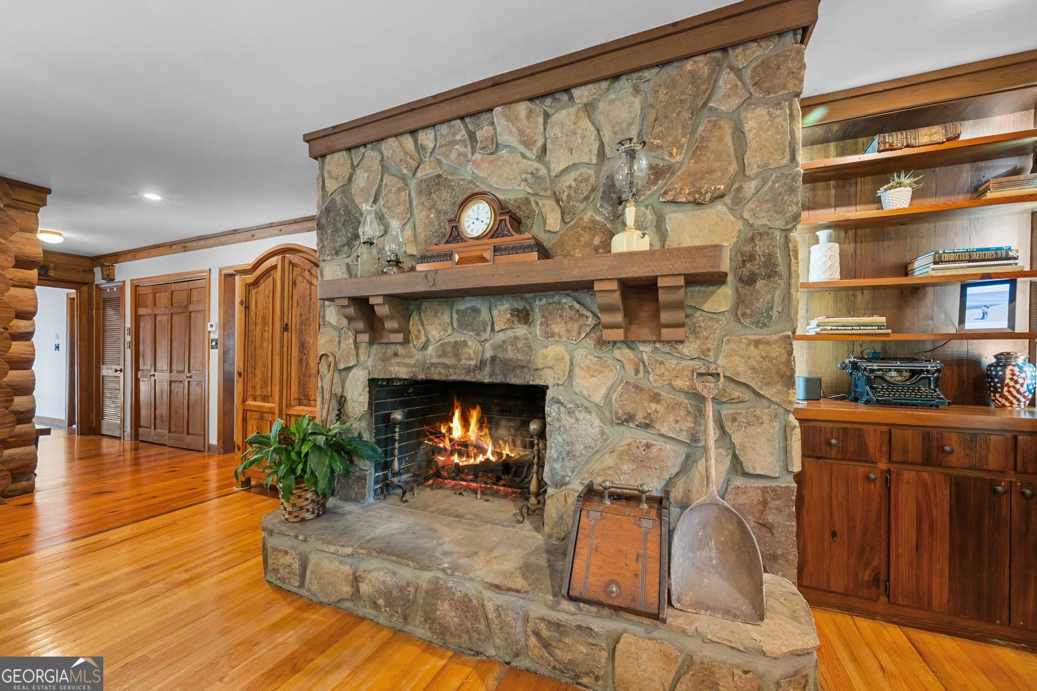 3 bedroom, 3.5 bathroom, 3,033 sq ft single family residence for sale at 261 McIntosh Circle, Jackson, GA 30233 — photo 7