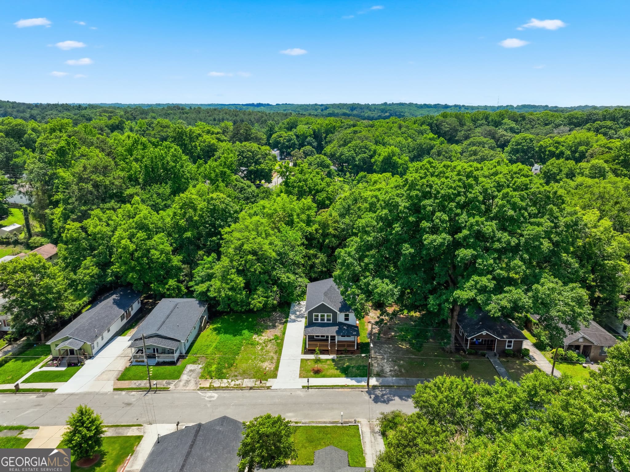 4 bedroom, 3 bathroom, 2,200 sq ft single family residence for sale at 2194 SW Wingate Street, Atlanta, GA 30310 — photo 3