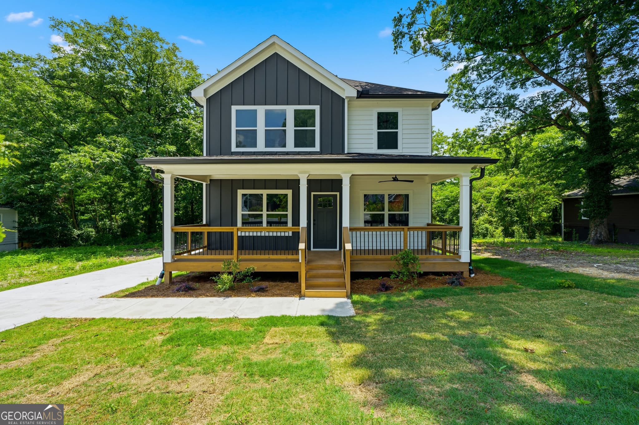 4 bedroom, 3 bathroom, 2,200 sq ft single family residence for sale at 2194 SW Wingate Street, Atlanta, GA 30310 — photo 1 of 31
