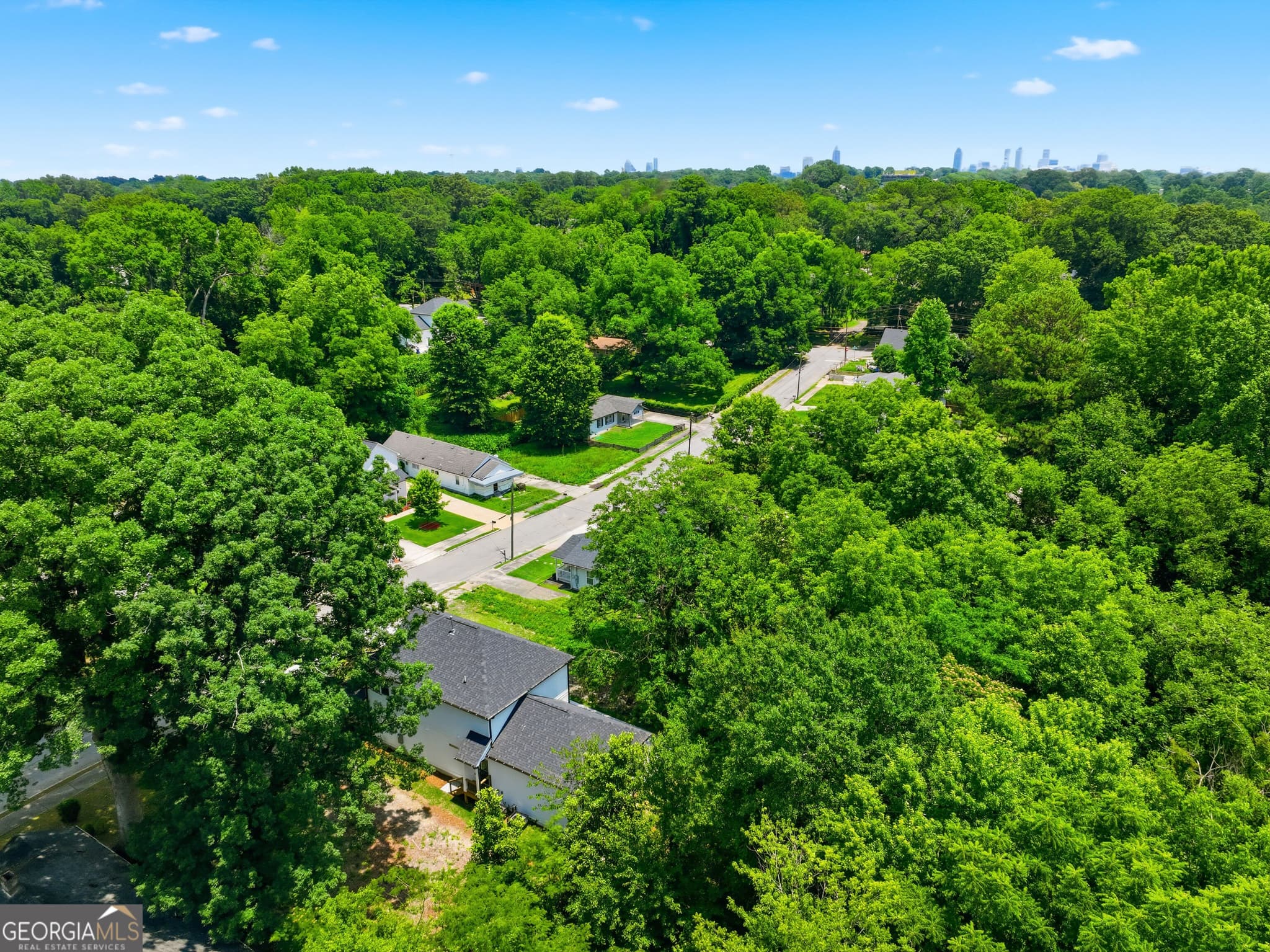 4 bedroom, 3 bathroom, 2,200 sq ft single family residence for sale at 2194 SW Wingate Street, Atlanta, GA 30310 — photo 4
