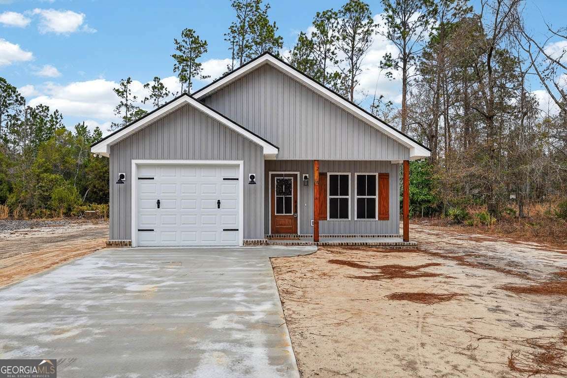3 bedroom, 2 bathroom, 1,302 sq ft single family residence sold at 158 N Deborah Circle, Jesup, GA 31546