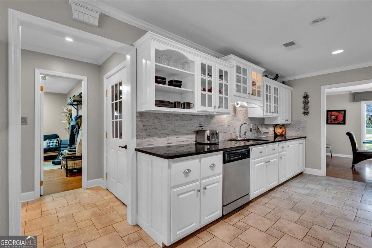 4 bedroom, 2 bathroom, 2,166 sq ft single family residence under contract at 232 Briarwood Circle, Americus, GA 31709 — photo 6