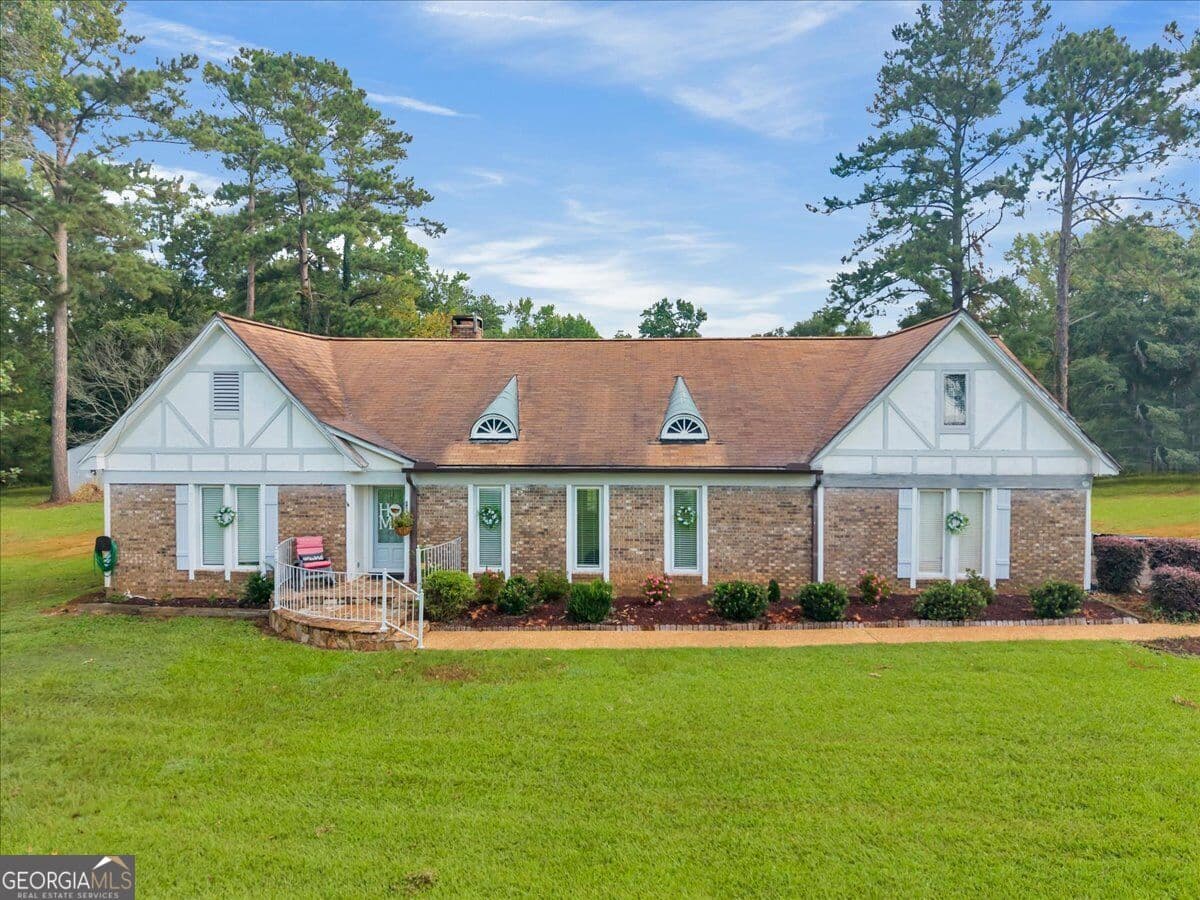 4 bedroom, 2 bathroom, 2,166 sq ft single family residence under contract at 232 Briarwood Circle, Americus, GA 31709