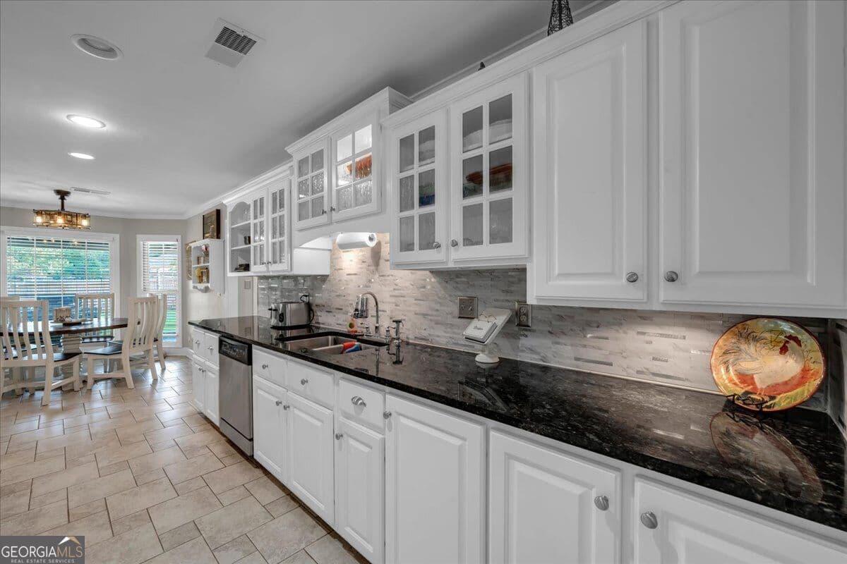 4 bedroom, 2 bathroom, 2,166 sq ft single family residence under contract at 232 Briarwood Circle, Americus, GA 31709 — photo 9