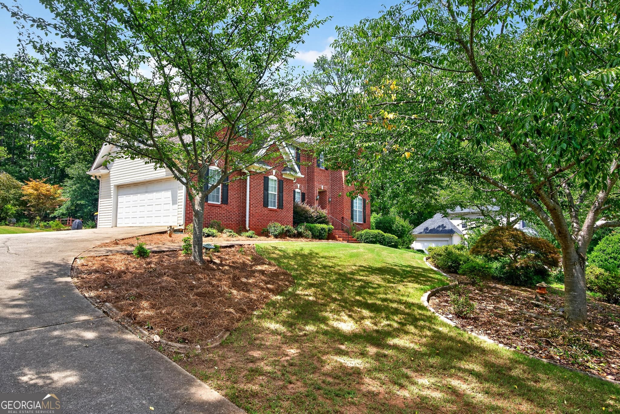 4 bedroom, 3 bathroom, 2,696 sq ft single family residence for sale at 180 Canal Place, Fayetteville, GA 30215 — photo 2
