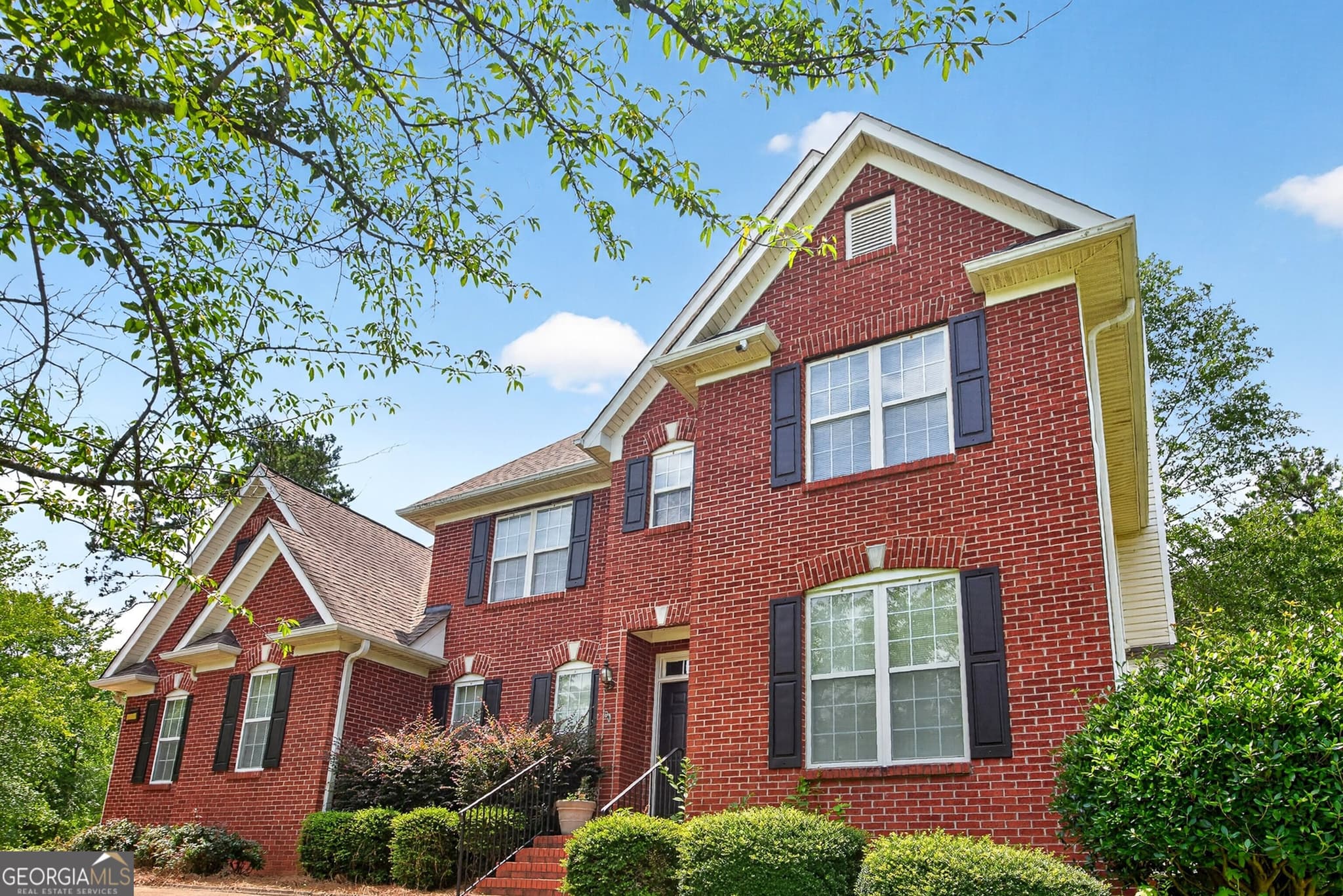 4 bedroom, 3 bathroom, 2,696 sq ft single family residence for sale at 180 Canal Place, Fayetteville, GA 30215 — photo 3
