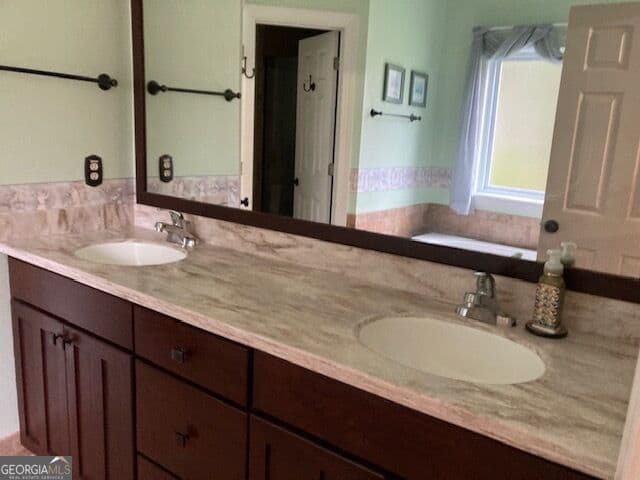 5 bedroom, 2.5 bathroom, 3,028 sq ft single family residence for sale at 124 Cedar Creek Drive, Dublin, GA 31021 — photo 10