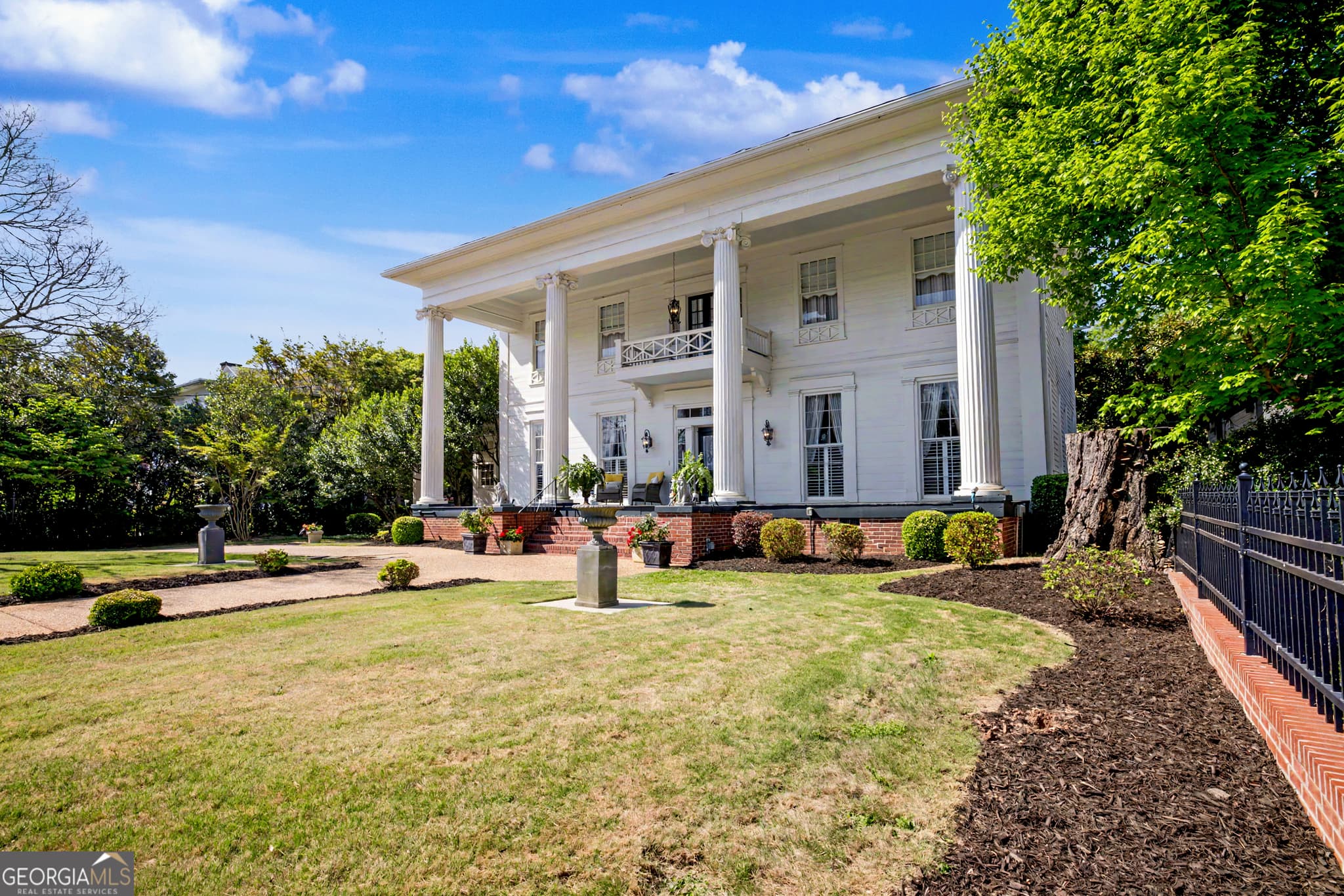 6 bedroom, 5.5 bathroom, 6,360 sq ft single family residence for sale at 141 Greenville Street, Newnan, GA 30263 — photo 2