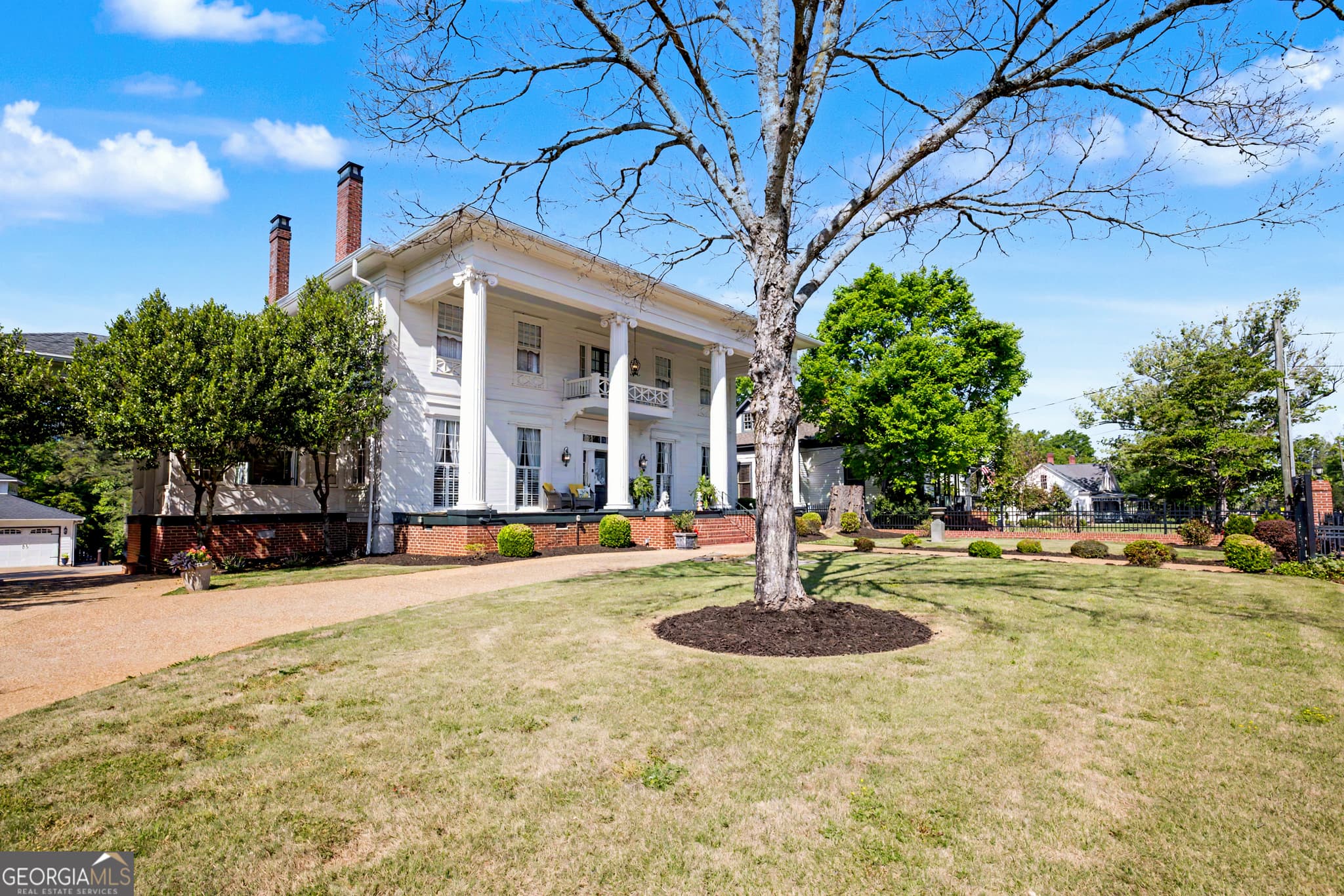 6 bedroom, 5.5 bathroom, 6,360 sq ft single family residence for sale at 141 Greenville Street, Newnan, GA 30263 — photo 3