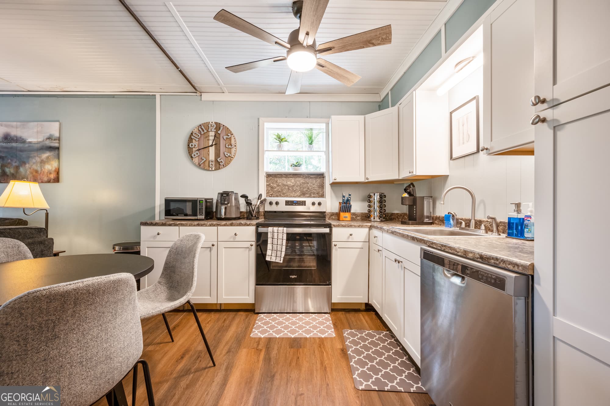5 bedroom, 3.5 bathroom single family residence for rent at 4297 Earney Road, Woodstock, GA 30188 for $9,671 a month — photo 3