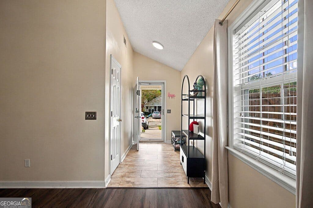 3 bedroom, 2 bathroom, 1,213 sq ft single family residence for sale at 4076 Chadwyck Drive, Valdosta, GA 31605 — photo 4