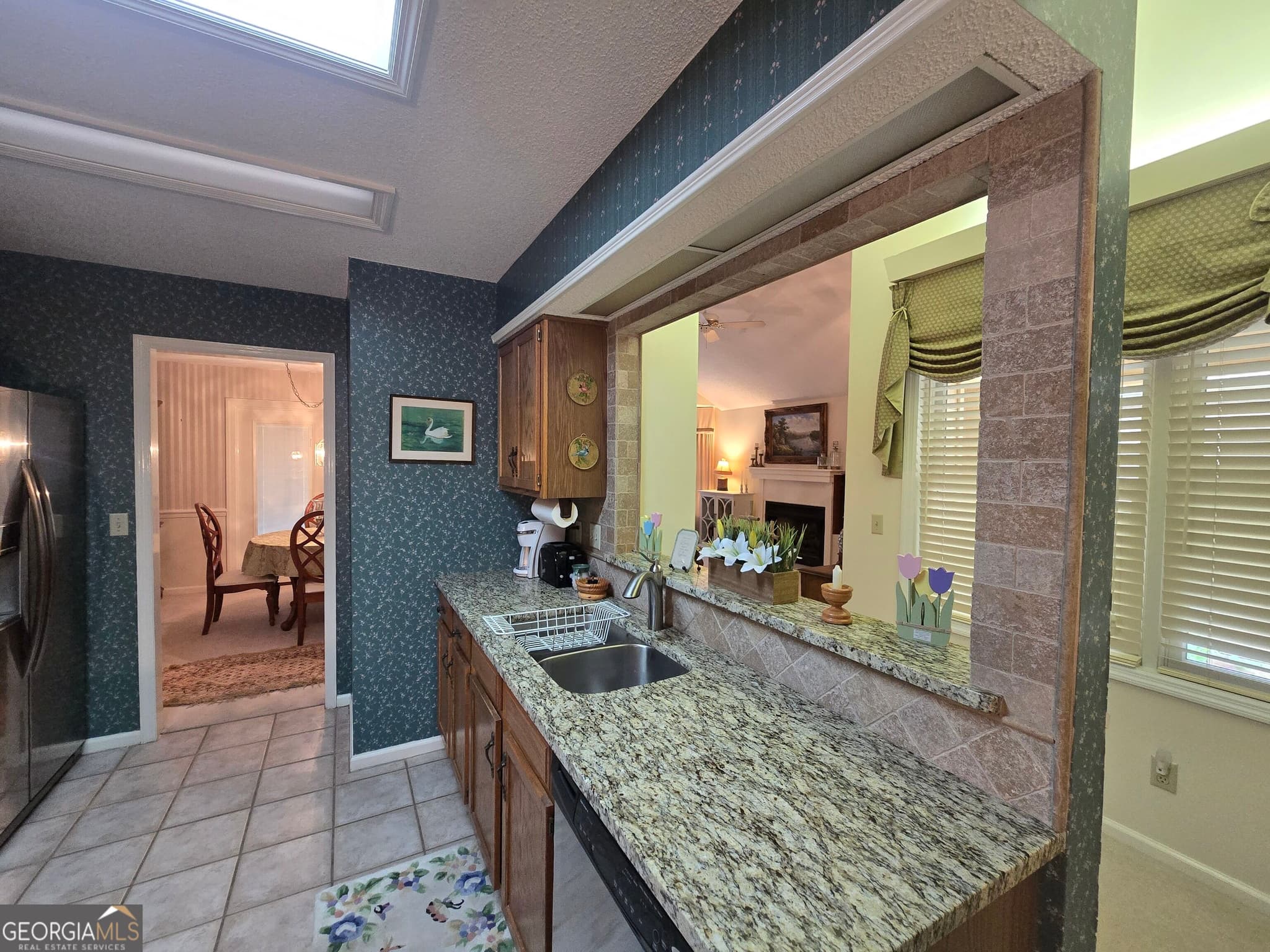 3 bedroom, 2 bathroom, 1,747 sq ft single family residence for sale at 206 Echo Lane, Warner Robins, GA 31088 — photo 5