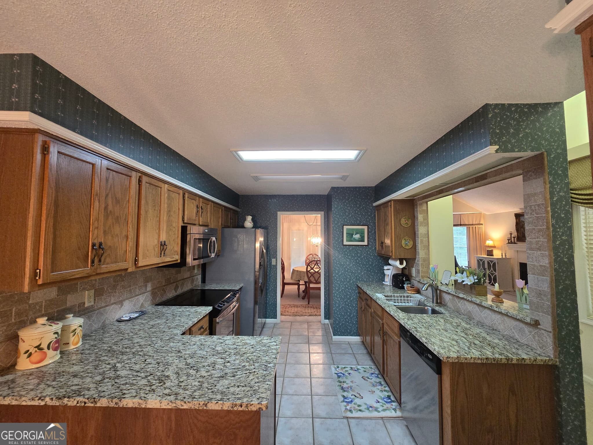 3 bedroom, 2 bathroom, 1,747 sq ft single family residence for sale at 206 Echo Lane, Warner Robins, GA 31088 — photo 4