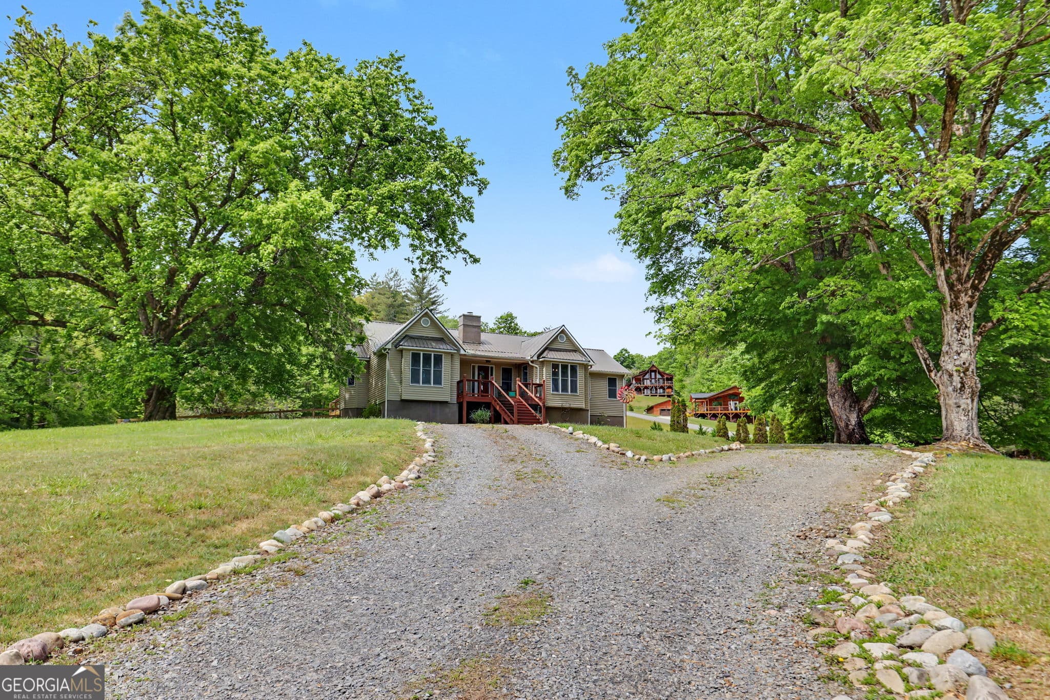 3 bedroom, 2 bathroom single family residence under contract at 12 Chastain Road, Murphy, NC 28906 — photo 2