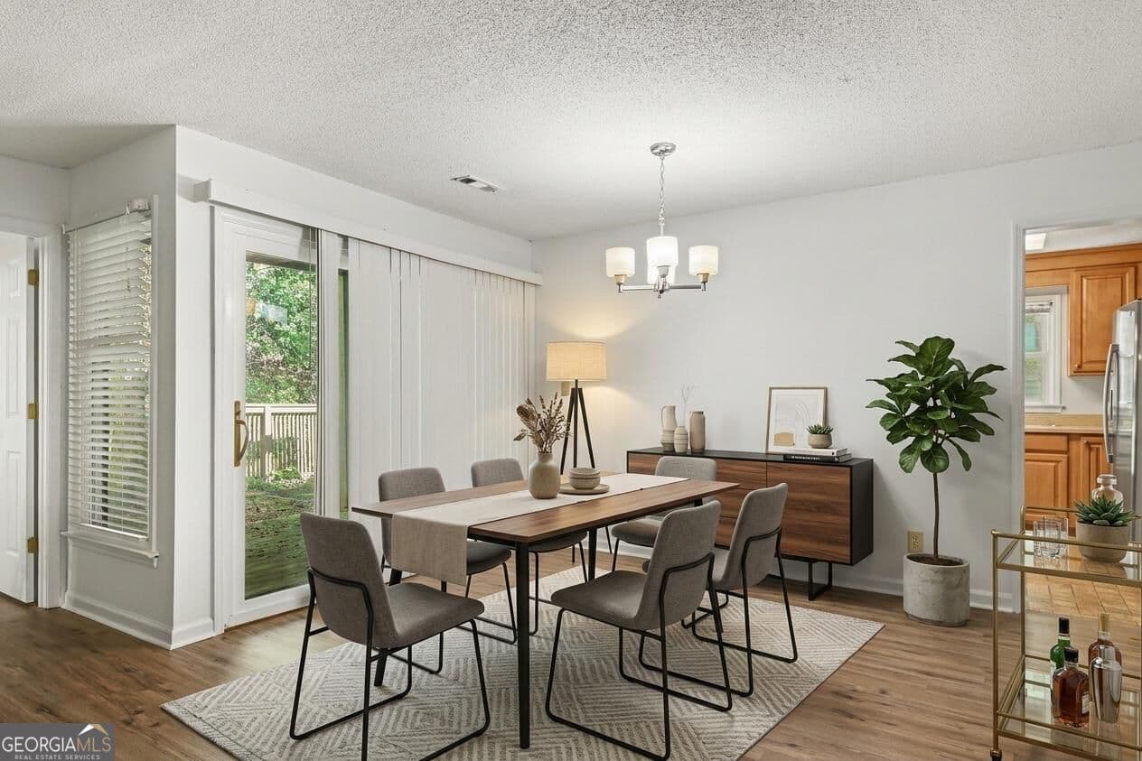 3 bedroom, 2 bathroom, 1,650 sq ft condominium for sale at 105 Garden Court, Atlanta, GA 30328 — photo 4