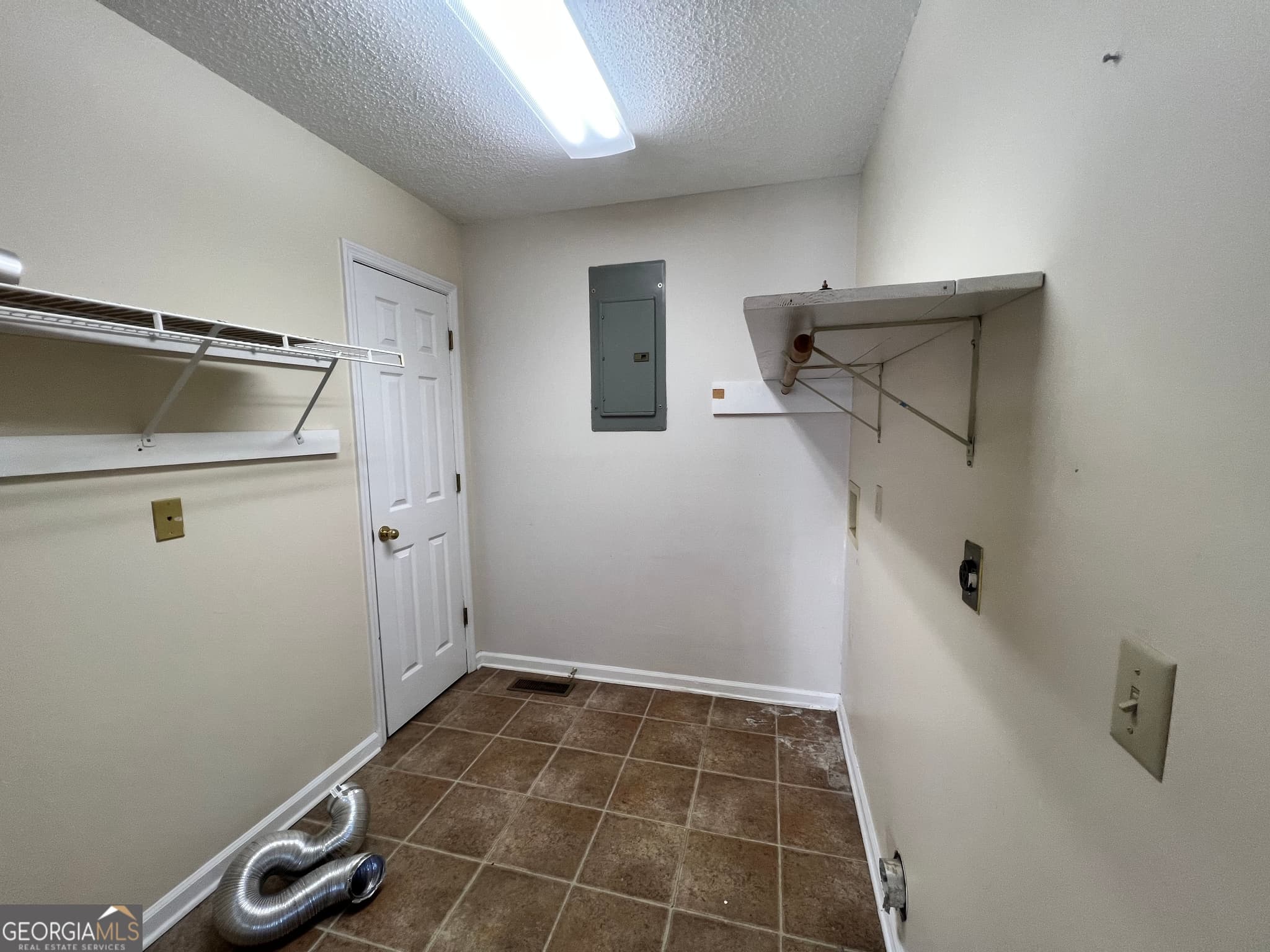 4 bedroom, 2.5 bathroom, 2,056 sq ft single family residence for sale at 906 McAllister Drive, Vidalia, GA 30474 — photo 3
