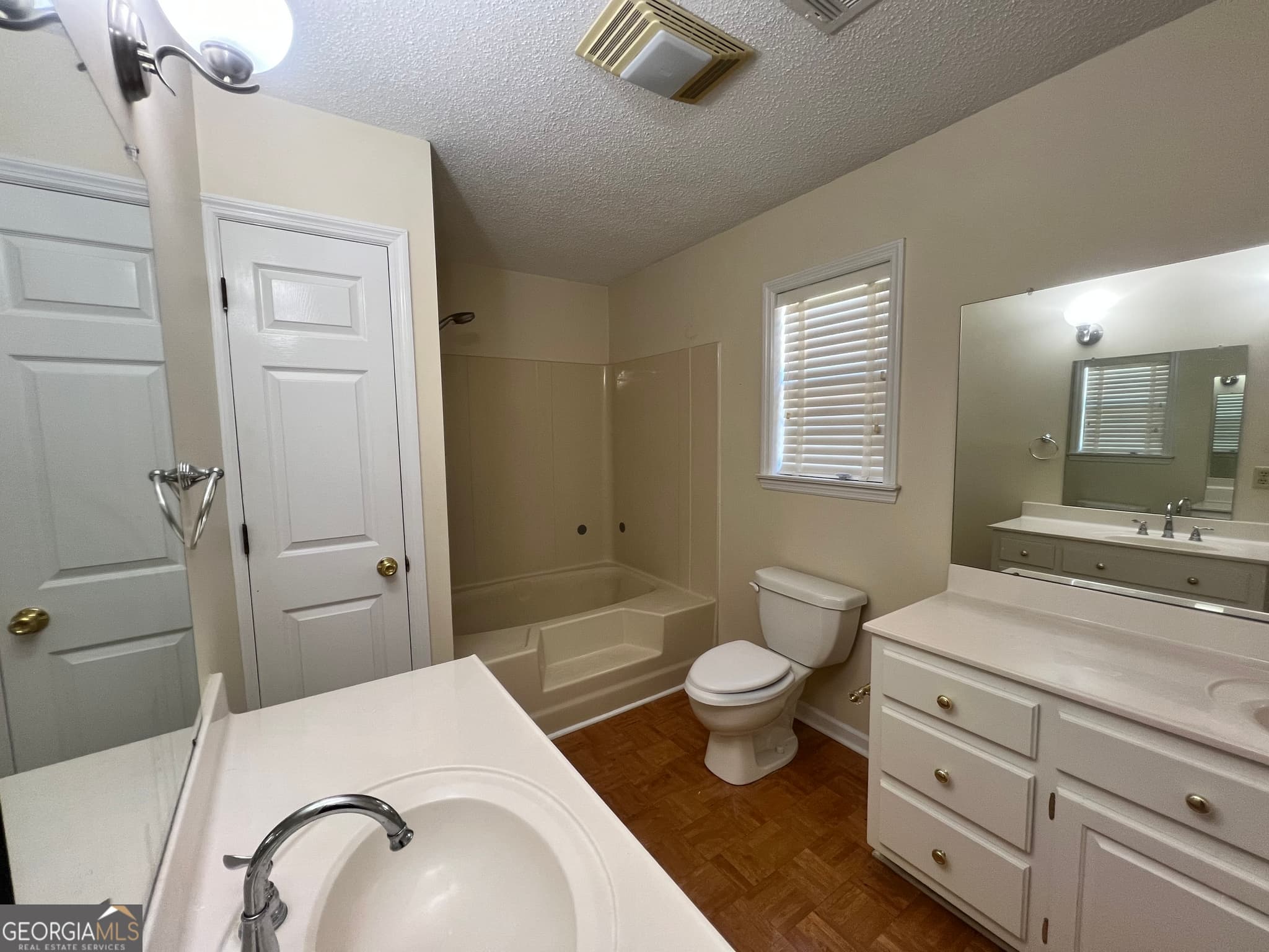 4 bedroom, 2.5 bathroom, 2,056 sq ft single family residence for sale at 906 McAllister Drive, Vidalia, GA 30474 — photo 9