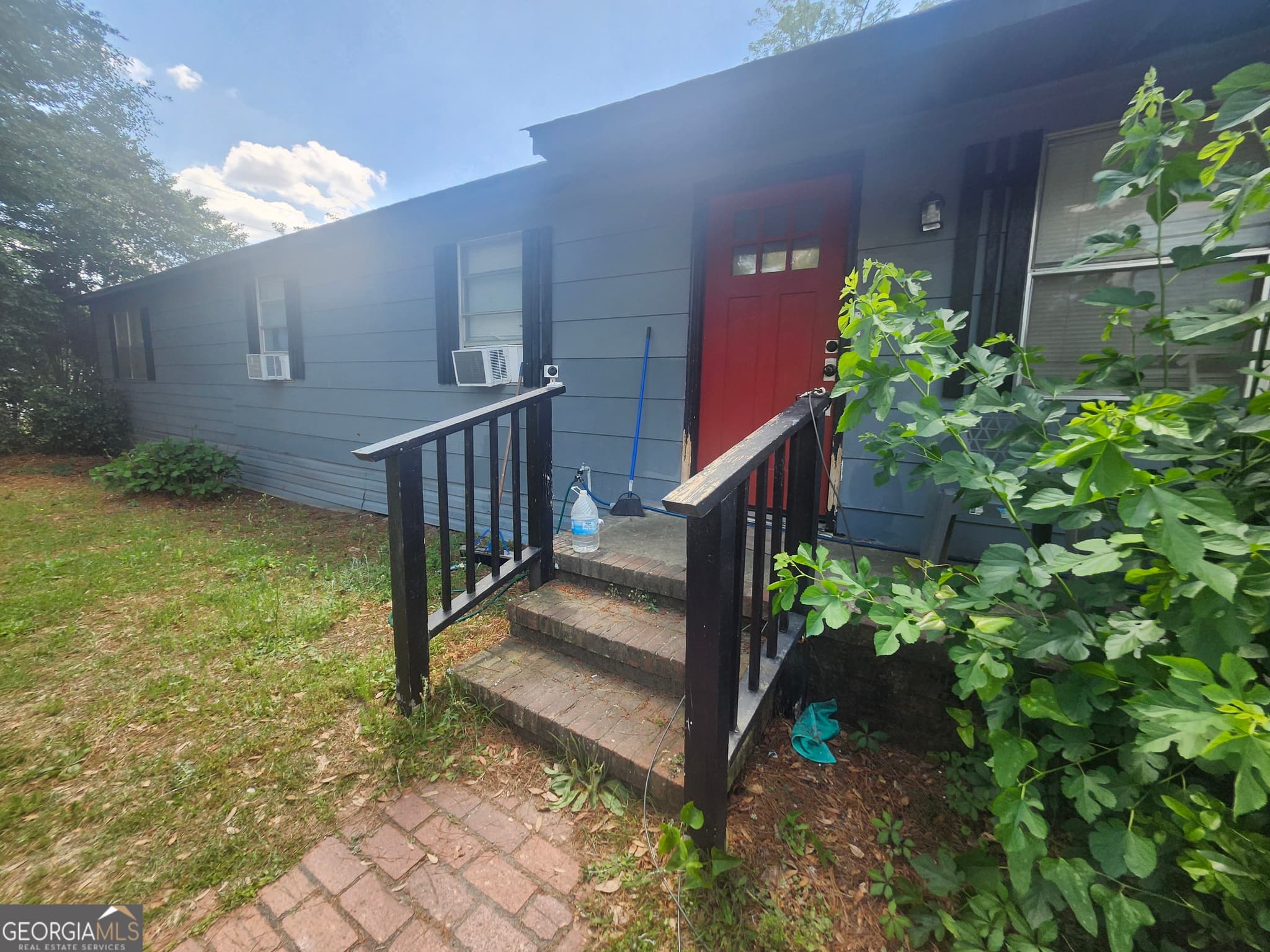 3 bedroom, 2 bathroom, 1,480 sq ft single family residence for sale at 2101 S Madison Street, Albany, GA 31701 — photo 2