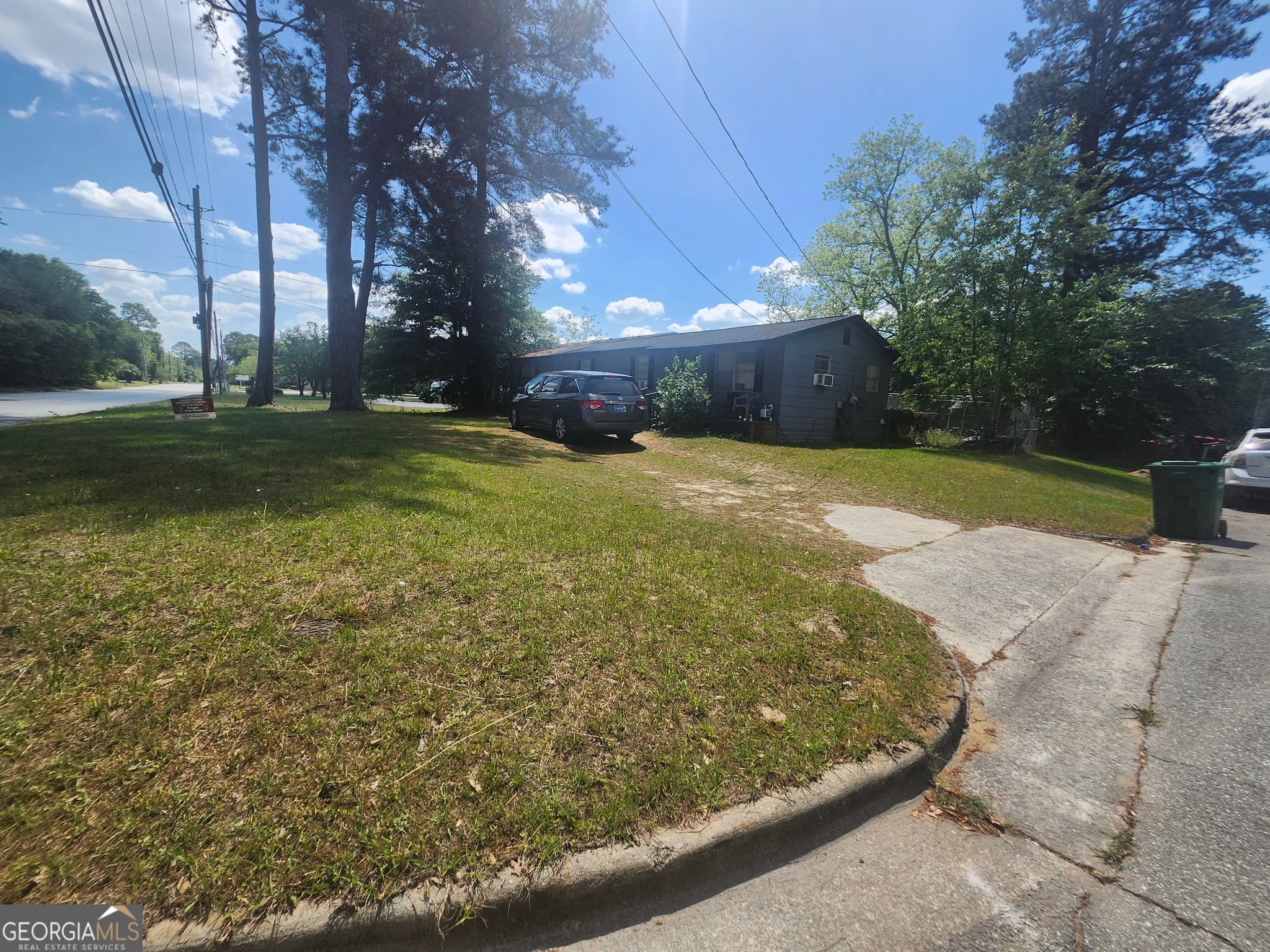 3 bedroom, 2 bathroom, 1,480 sq ft single family residence for sale at 2101 S Madison Street, Albany, GA 31701 — photo 5