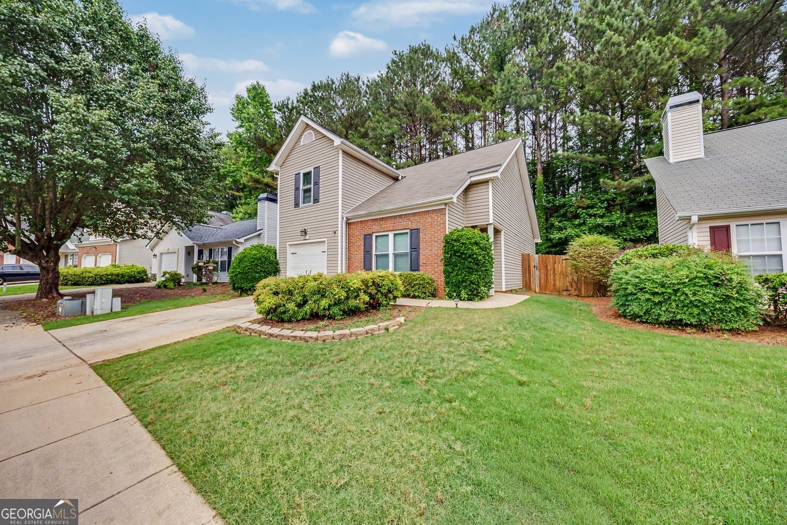 3 bedroom, 2 bathroom, 1,402 sq ft single family residence sold at 206 Park Place, Woodstock, GA 30189