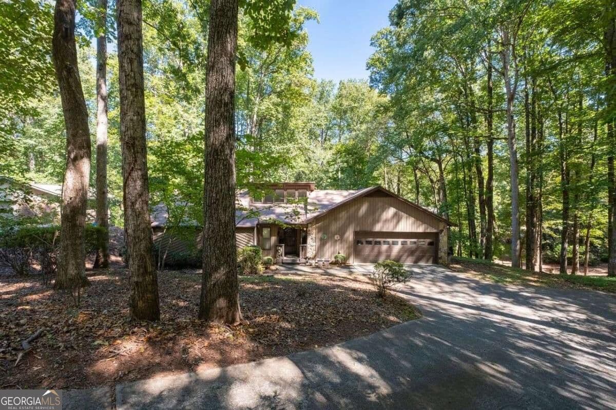 4 bedroom, 3 bathroom, 3,094 sq ft single family residence for sale at 1455 Sumter Drive, Marietta, GA 30064 — photo 2