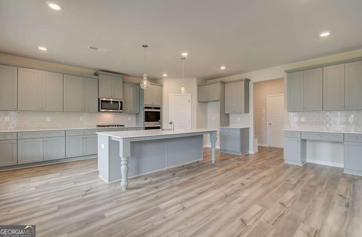 5 bedroom, 3.5 bathroom, 3,669 sq ft single family residence for sale at 408 Sheridan Drive, Stockbridge, GA 30281 — photo 9