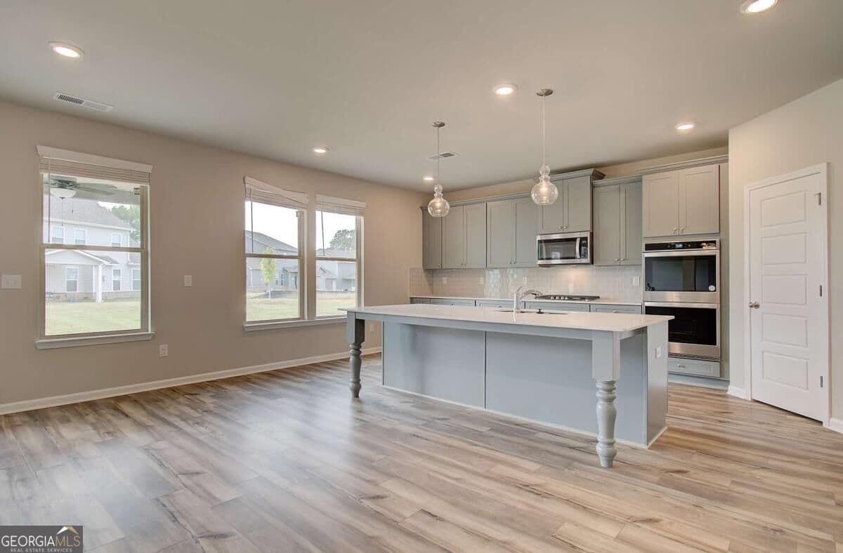 5 bedroom, 3.5 bathroom, 3,669 sq ft single family residence for sale at 408 Sheridan Drive, Stockbridge, GA 30281 — photo 8
