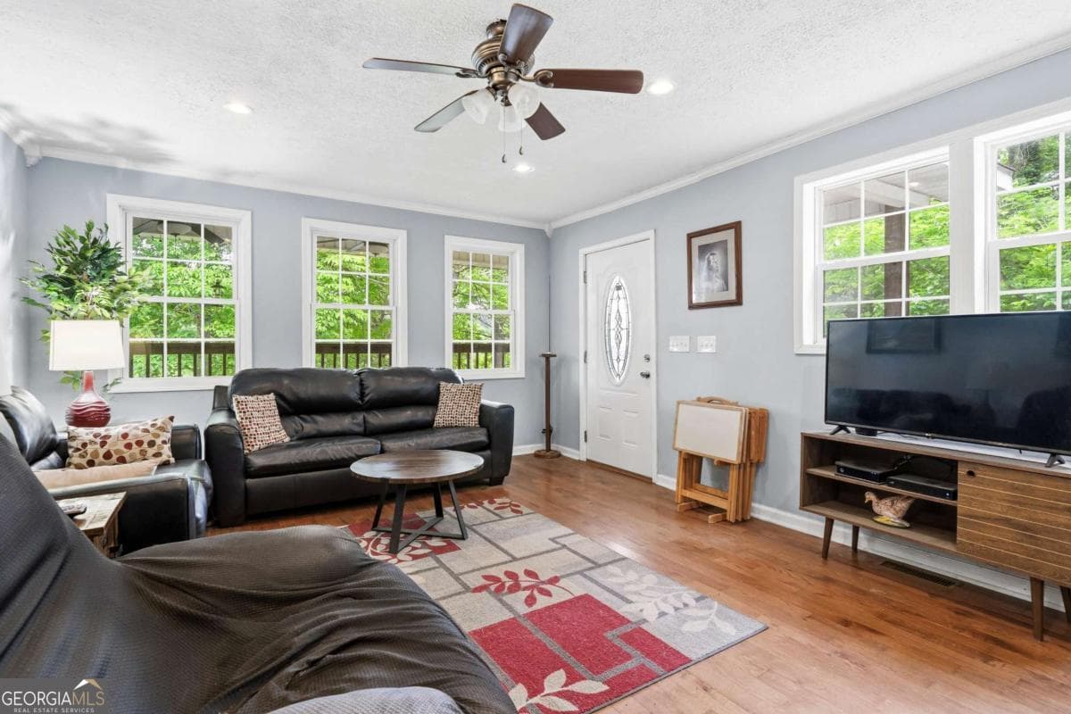 2 bedroom, 1 bathroom, 1,006 sq ft cabin,single family residence for sale at 114 Flatrock Road, Eatonton, GA 31024 — photo 3