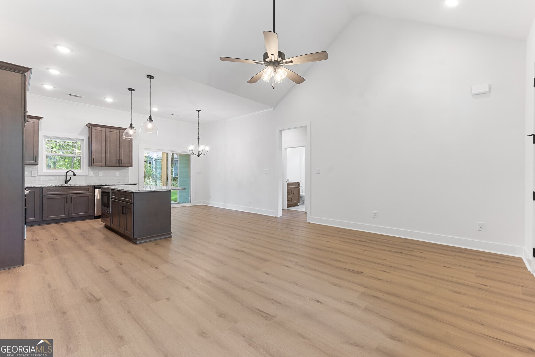 3 bedroom, 2 bathroom, 1,418 sq ft single family residence for sale at 116 Merrie Valley Road, Warner Robins, GA 31088 — photo 7