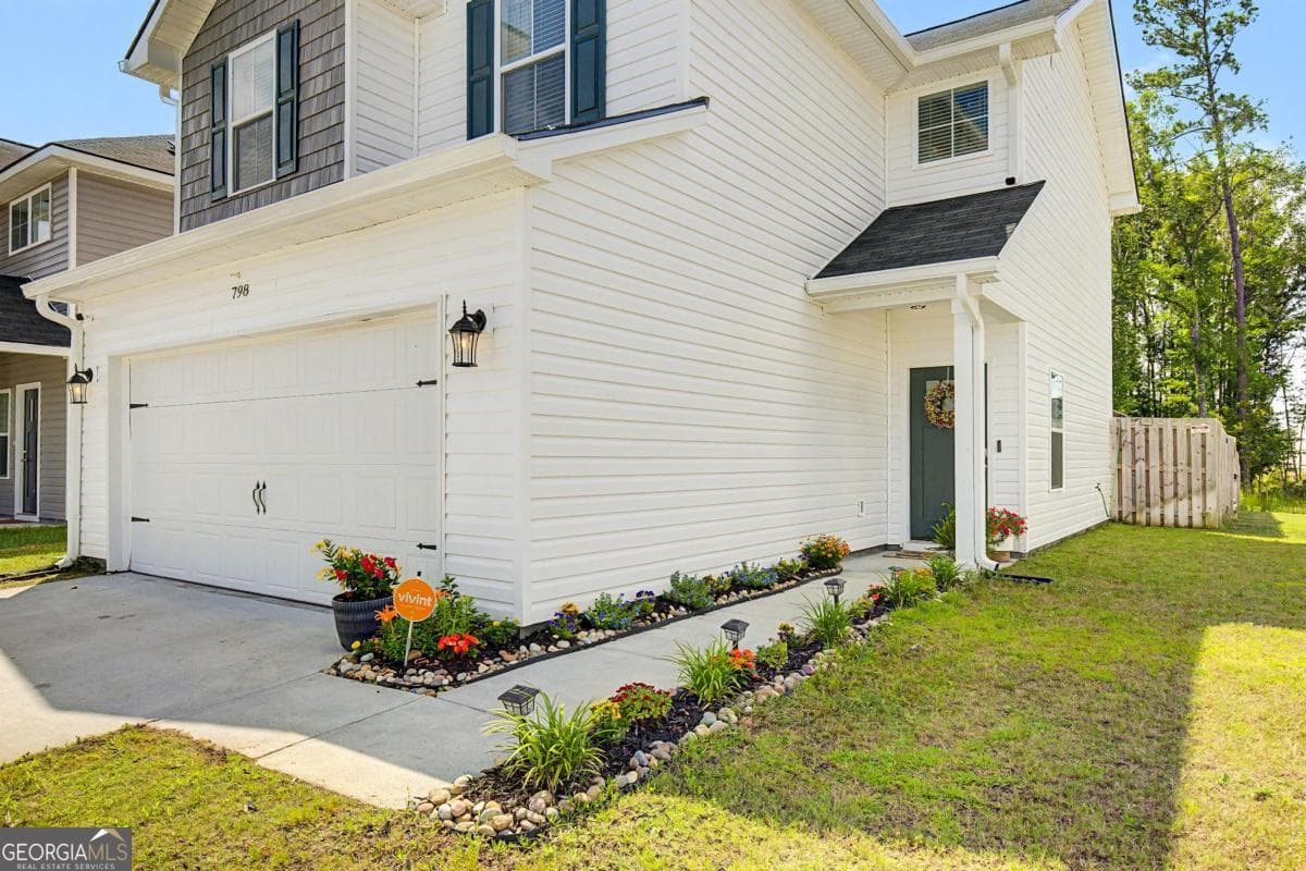 3 bedroom, 2.5 bathroom, 1,458 sq ft single family residence under contract at 798 Abode Avenue, Hinesville, GA 31313