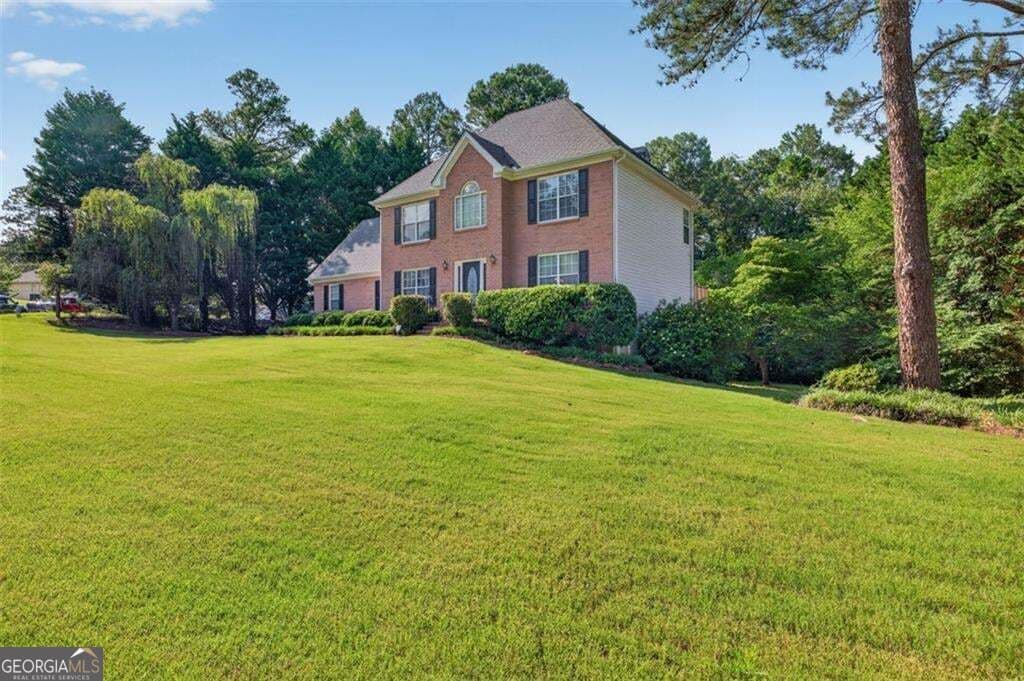 3 bedroom, 2.5 bathroom, 3,059 sq ft single family residence for sale at 860 Scenic Lake Drive, Lawrenceville, GA 30045 — photo 2