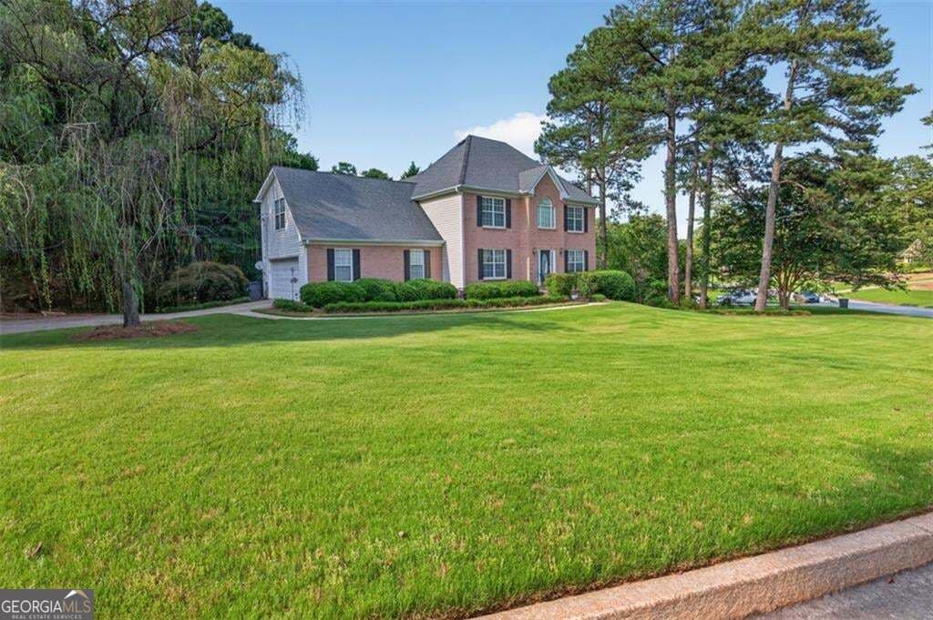3 bedroom, 2.5 bathroom, 3,059 sq ft single family residence for sale at 860 Scenic Lake Drive, Lawrenceville, GA 30045 — photo 3
