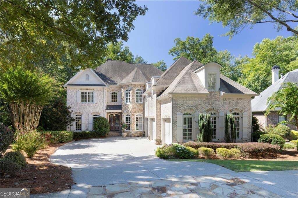 6 bedroom, 5.5 bathroom, 7,295 sq ft single family residence for sale at 7750 Marsh Court, Sandy Springs, GA 30328 — photo 2