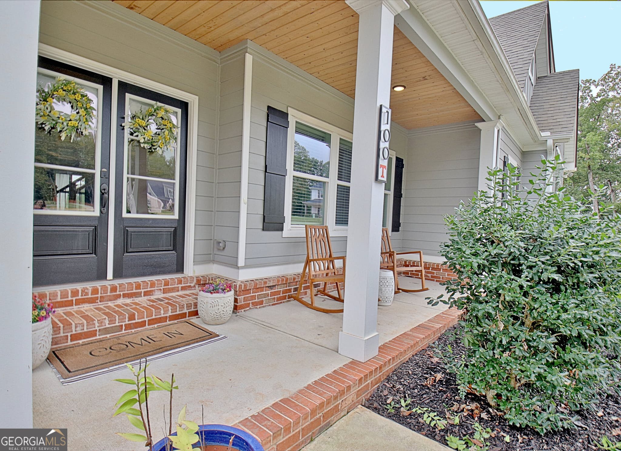 5 bedroom, 4 bathroom, 3,448 sq ft single family residence for sale at 100 W Wind Court, Tyrone, GA 30290 — photo 2