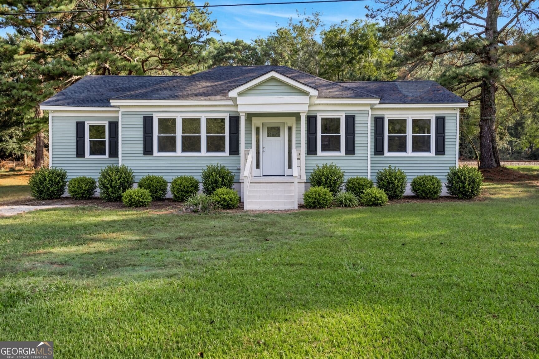 3 bedroom, 2 bathroom, 1,262 sq ft single family residence for sale at 4800 Ga Highway 11, Hillsboro, GA 31038 — photo 3